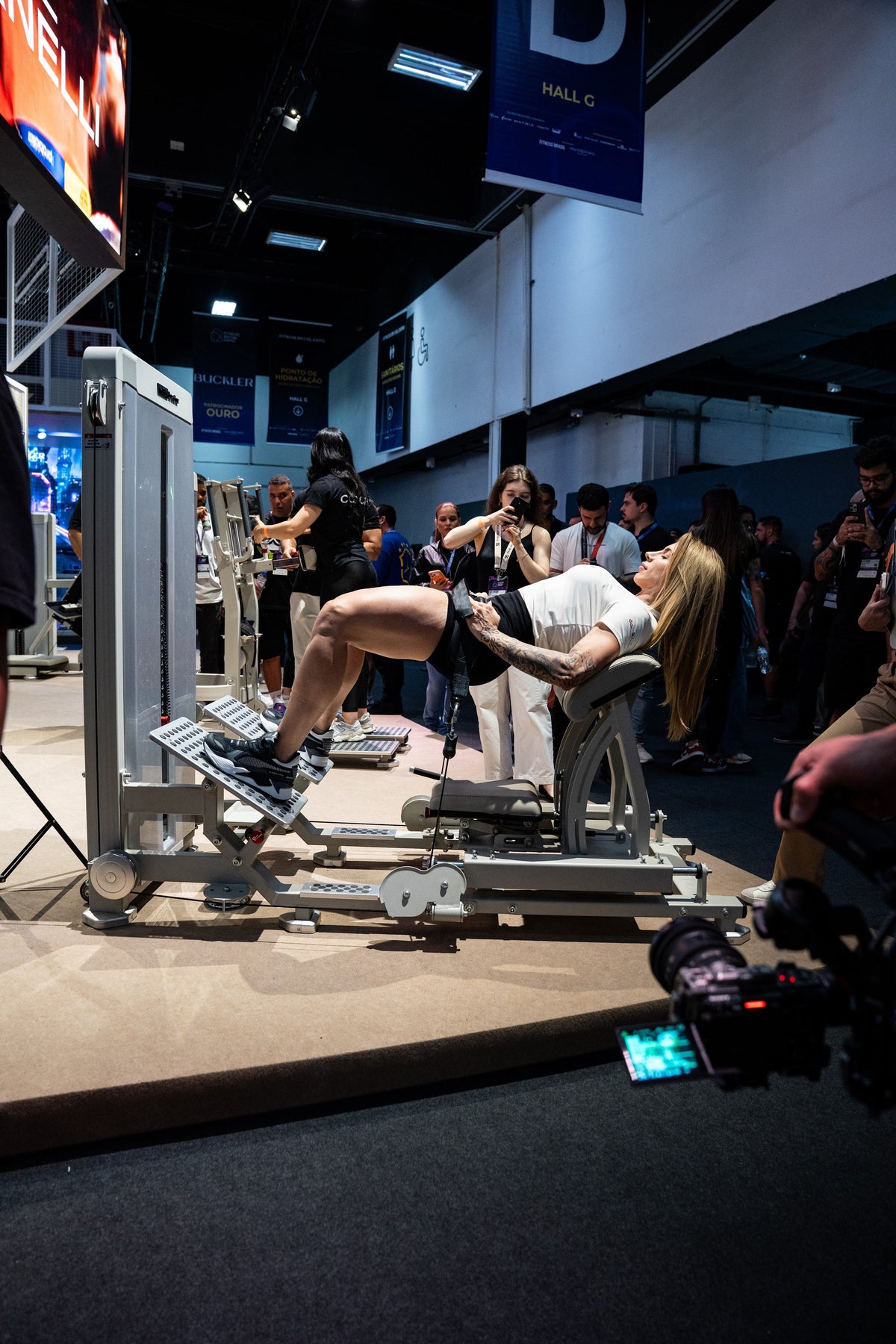 Athlete using the GluteLeader Selectorised Hip Thrust GL-1001 in an exhibition gym